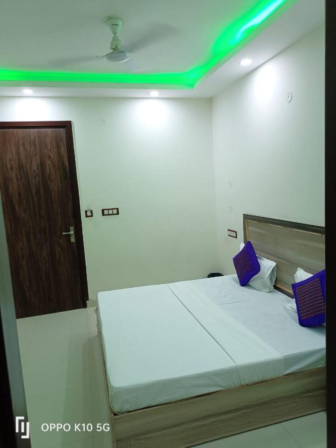 Couette-café Hotel Red Velvet Suites Delhi Airport