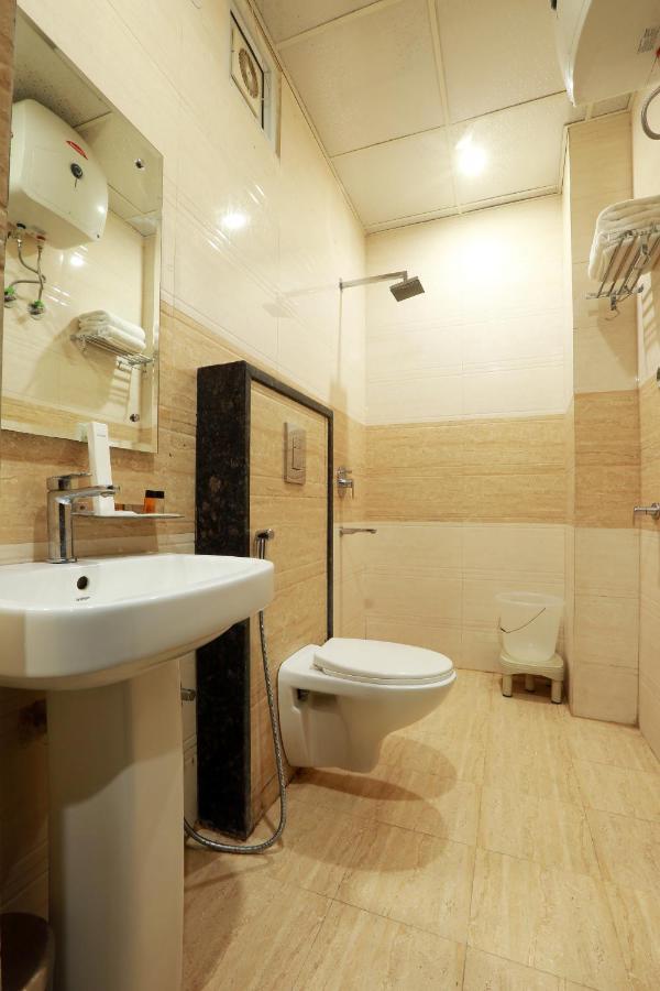 Hotel Red Velvet Suites Delhi Airport Couette-café 3*