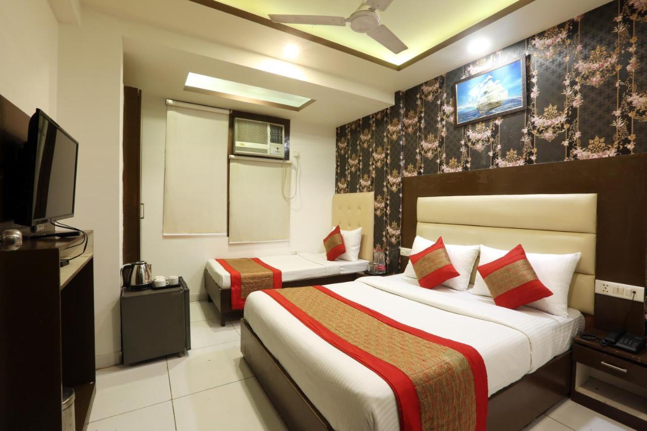 Couette-café Hotel Red Velvet Suites Delhi Airport New Delhi